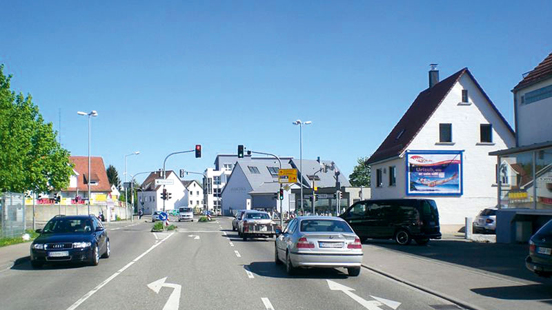 Plakatwerbung mit beleuchteter Werbefläche